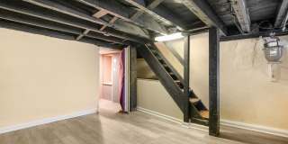1123 W LOMBARD Street Gallery 38