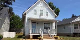 Pet-Friendly 3-Bedroom Home with Bright, Airy Coastal Style Gallery 1