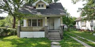 1007 N Oakley St Gallery 1