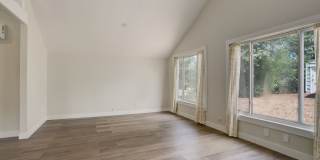 1357 1/2 Chase St Gallery 5