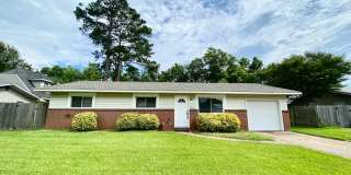 Ranch Home Blocks from Chic's Beach! Ready 12-04-26! Attached & Detached Garage/Workshop - Fenced Yard - Pet Friendly! Gallery 1