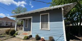 Fully Restored 2BR Classic Near Downtown Dignowity Hill Gallery 5