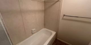 Spacious 2 bed/2 bath in Millcreek-**Move in Special-1/2 off first month** Gallery 28