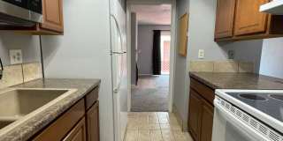 1 MONTH FREE!! 2B/1B Upper Level Condo in Cottonwood Villas - Available NOW! Gallery 5