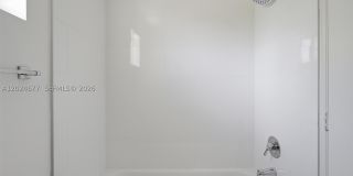 82 SW 3rd Ct Gallery 31