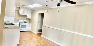 2759 College Blvd- 1/2 OFF 1ST MONTH! Extra Parking, Sun Room, Garage, Fireplace Gallery 6