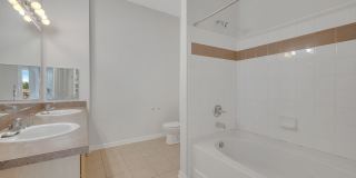 Beautiful 3/2 Condo in Davenport! Water and basic internet included! Gallery 23