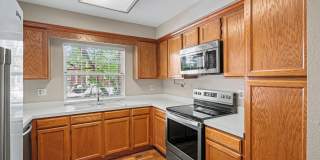 Beautiful Littleton Townhome | 2 Bed + 3 Bath | Nearly 2,000 Sq Ft | Prime Location Gallery 8