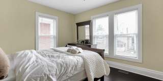 1756 Oak Street Gallery 32