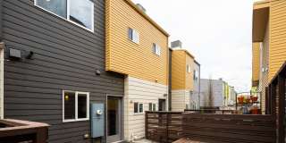 Modern 3 bed / 4 bath, 3 story townhome! Gallery 44