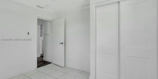 2701 NW 18th Ter Gallery 12