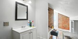 Two Bedroom in Newport! Gallery 29