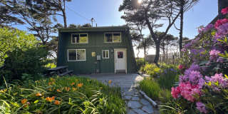 Beautiful Ocean Front Home in Seal Rock! Gallery 1