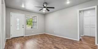 Charming 3 Bedroom Home with Spacious Backyard Gallery 7