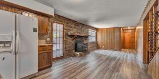 Fabulous 5 bedroom home walking distance to UofA! Gallery 5