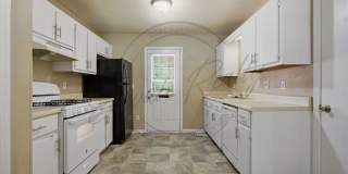 SPRING SPECIAL: 1/2 OFF FIRST MONTHS RENT - Two Bedroom Ranch Duplex in Columbia! Gallery 10