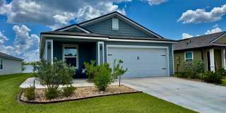 "Immaculate 4/2 in the Desirable Cross Creek Subdivision!" Gallery 1