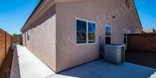 DON'T MISS THIS THREE BEDROOM TOWNHOUSE IN A PRIME LOCATION Gallery 31