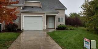 Large 3 Bed/ 2 Bath Townhome on West Side of MHK! Gallery 1
