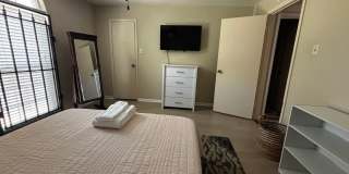 Furnished, Midtown One Bedroom Apartment Gallery 16