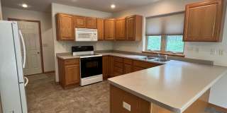 Single Family Home in a Quiet Neighborhood Available! Gallery 1