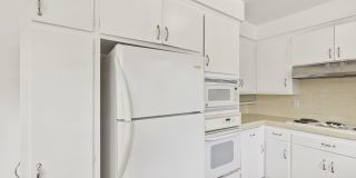 HUGE 2 bed 2 bath in Prime Santa Monica! Gallery 13