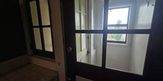 2 Bedroom, 1 Bathroom in Historical Woodland Avenue building! Gallery 26