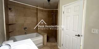 Spacious 2bd/1ba Duplex with Garage near American River College Gallery 12