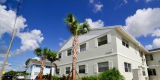 LARGE NEWLY RENOVATED APARTMENTS Application fee is waived during move in Gallery 1