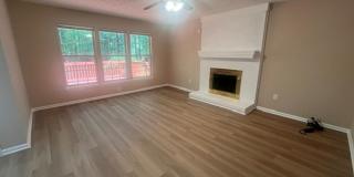 Spacious and Spectacular! 4 Bedroom home on gorgeous lot. Gallery 16