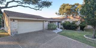 Welcome to this charming lock-and-leave home in Old Lakeway’s cul-de-sac! Gallery 1