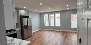 4907 W Walton Street Gallery 5