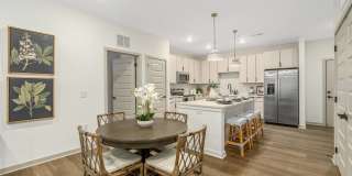 Portier at Midtown Gallery 4