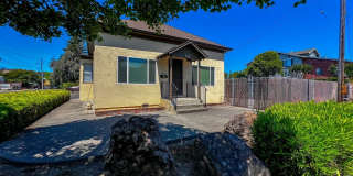 Charming 2 Bedroom, 1 Bathroom Home with Large Fenced Yard + Garage Gallery 3