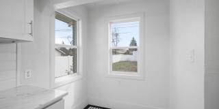 Remodeled 3BR/2BA Brick Bungalow - Fireplace, Finished Basement & Garage Gallery 11