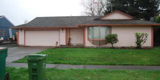 3 Bedroom Home N side of Newberg Gallery 1