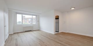 Quebec House Gallery 12