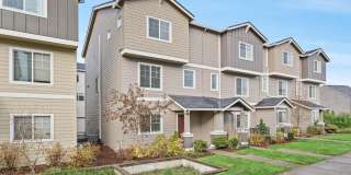 Sparkling clean newer 4-bdrm/3.5-bath townhome near Forest Park. 2-car garage, $500 move-in special Gallery 1