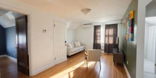 Updated 1 bedroom 1 bath, Upper Level Unit Gallery 7