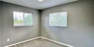 142 Harry Avenue S Gallery 23