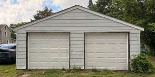 Charming 3 Bedroom Home with Screened Porch and 2 Car Garage Gallery 15