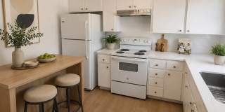 Freshly remodeled 3br/2ba with attached 2 car garage close to USD! Gallery 4