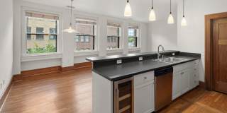 Charming Two-Bedroom Apartment in Downtown Asheville Gallery 11