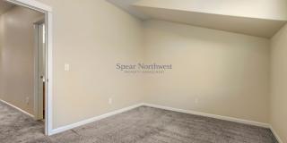 Freshly Remodeled 3-Story Townhome in a Gated Community — Blocks to MAX & Gresham Station Gallery 22