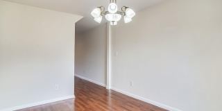 Updated 4 level TH w/ 2 FB & 2 "1/2" baths + One car garage! Gallery 10