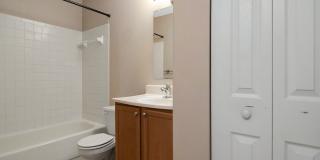 Park Lake — 1 Bed / 1 Bath + Den | Upstairs Condo | Brandon, FL Gallery 18
