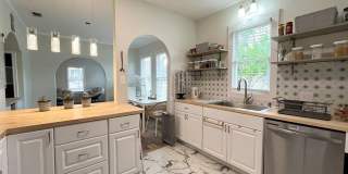 Stunning 3 bedroom, 2 bath home AVAILABLE NOW! Gallery 9