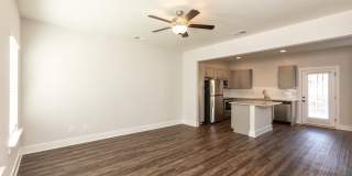 Single Family Home With Spacious Fenced Backyard! Gallery 9