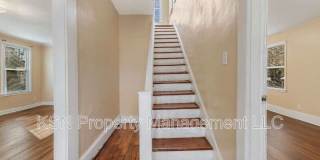 1921 Reynolds Street Gallery 8