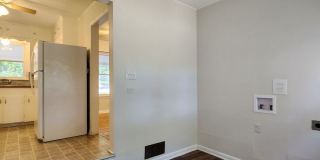 Live in the Heart of Downtown New Braunfels / Covered Front Porch / Carport & Storage / NBISD Gallery 11